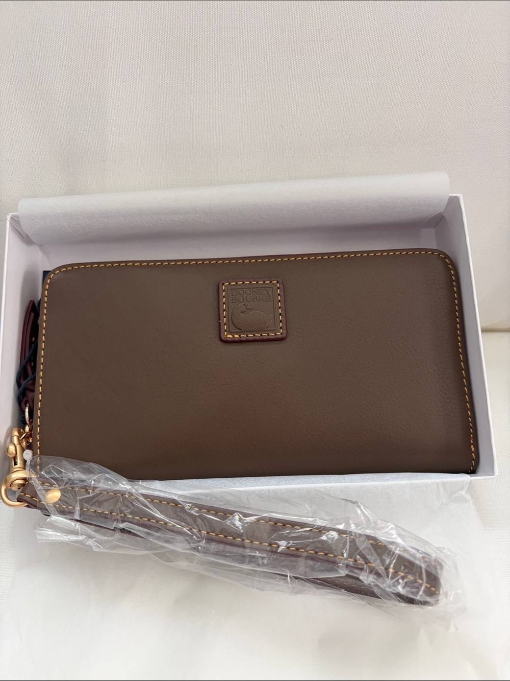 NWT - Dooney & Bourke Italian Florentine Zip-Around Wristlet Wallet - Picture 1 of 5